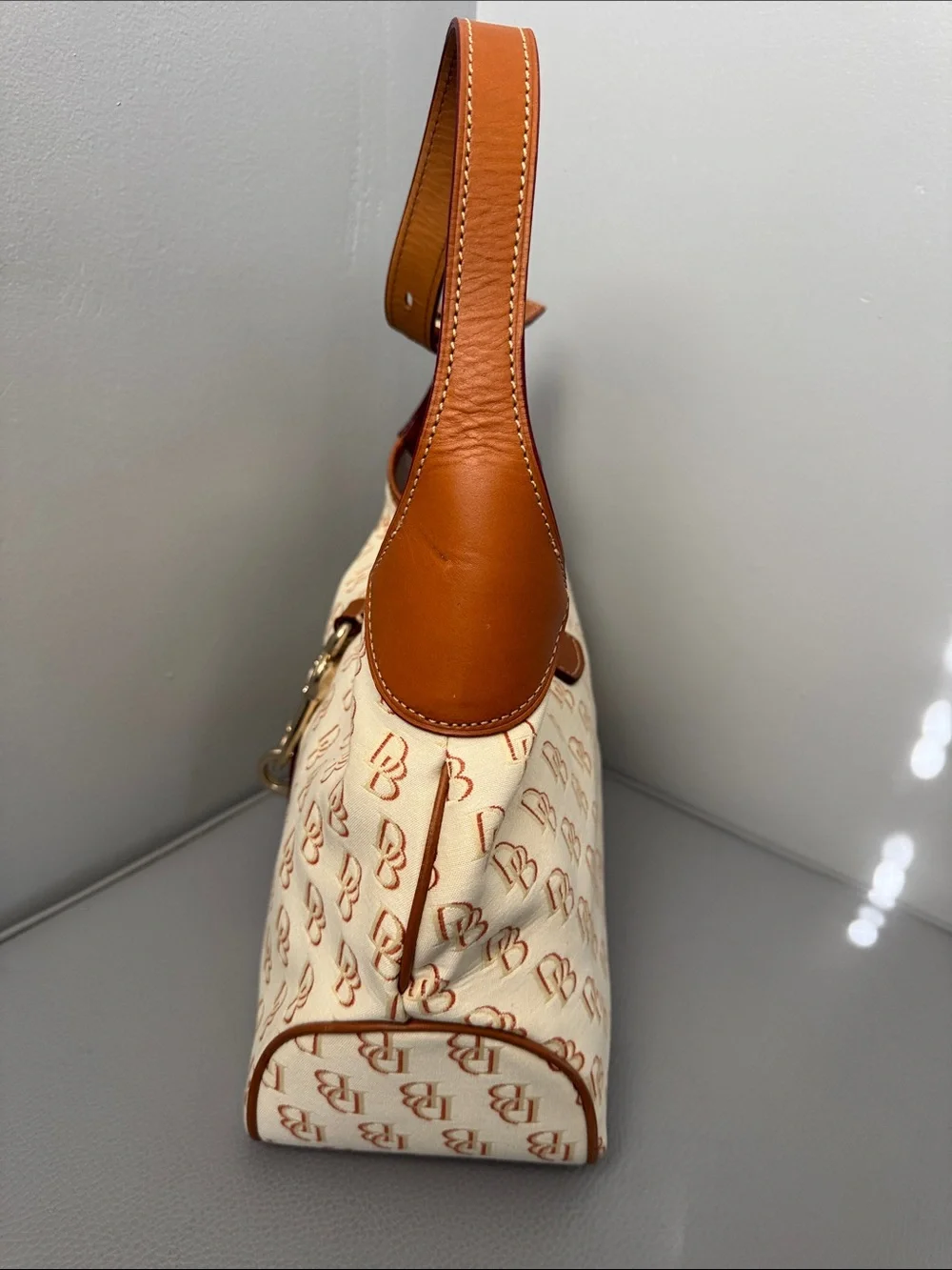 DOONEY & BOURKE CREAM TAN CANVAS LEATHER DB LOGO LOCK HOBO CRESCENT SHOULDER BAG
